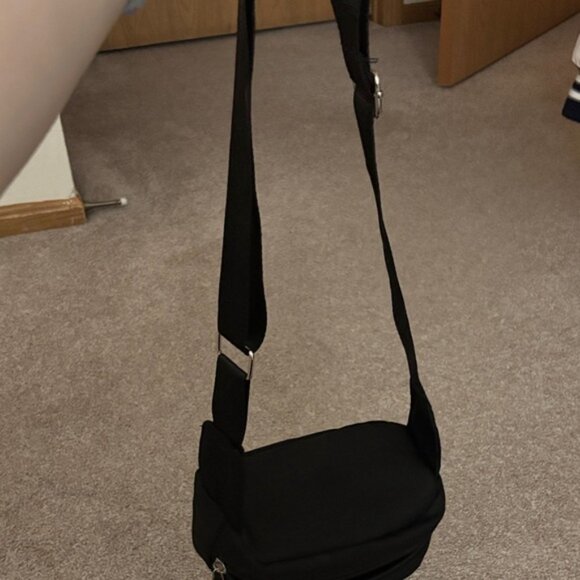 ⭕️SHEIN Black Belt Bag - Picture 5 of 6